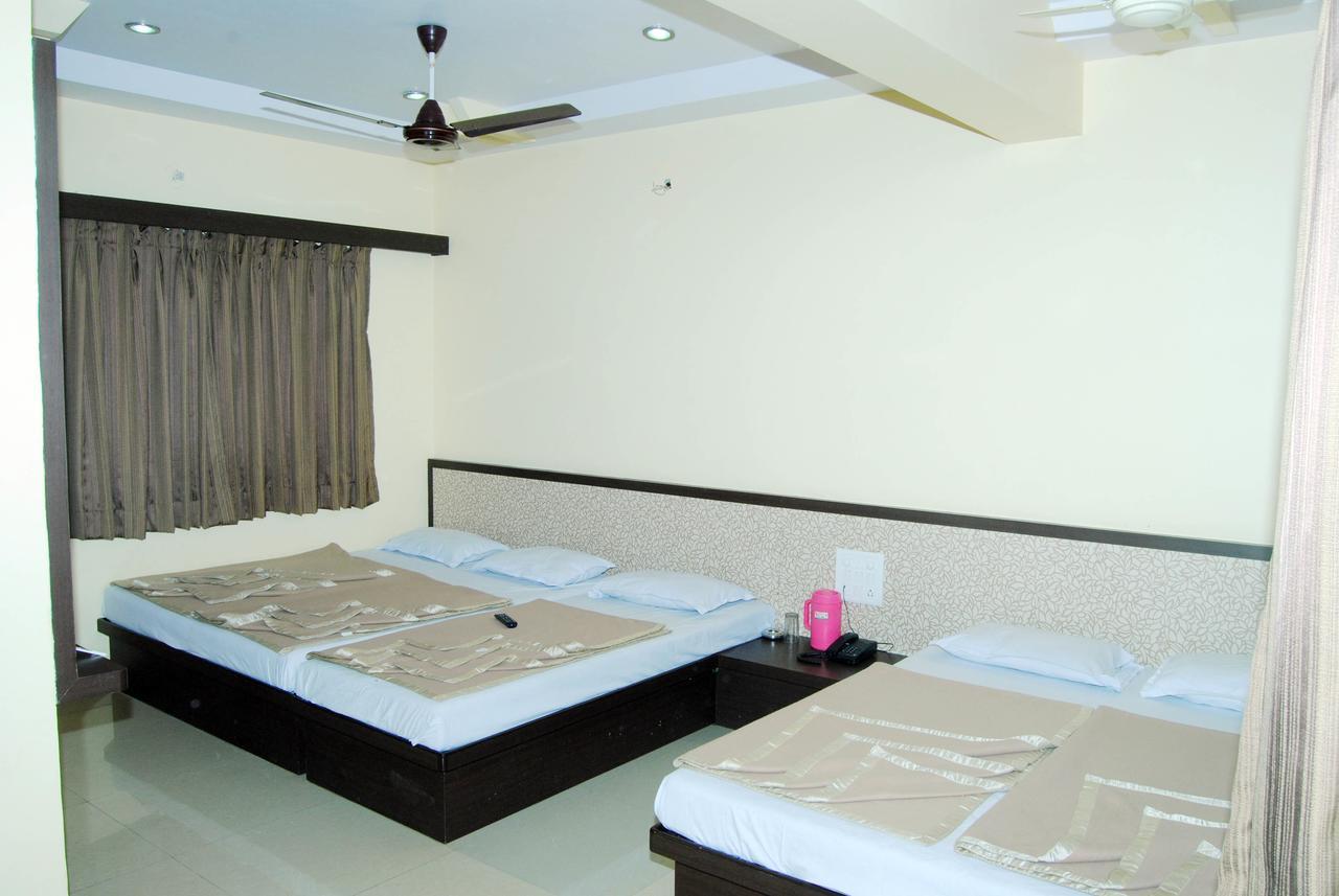 Hotel Sai Niwas Shirdi Habitación foto